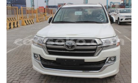 Acheter Import Voiture Toyota Land Cruiser Blanc à Import - Dubai, Rwanda Acheter Import Voiture Toyota Land Cruiser Blanc à Import - Dubai, Rwanda
