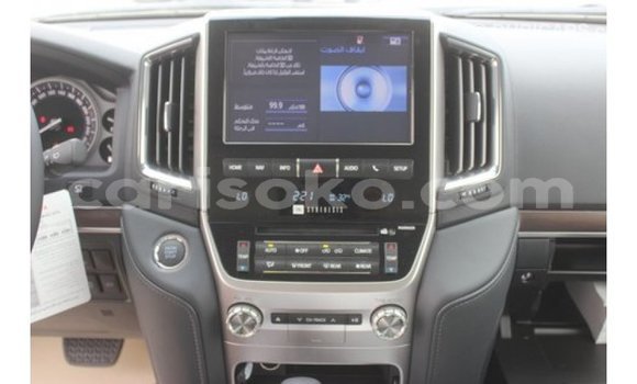 Acheter Import Voiture Toyota Land Cruiser Blanc à Import - Dubai, Rwanda Acheter Import Voiture Toyota Land Cruiser Blanc à Import - Dubai, Rwanda