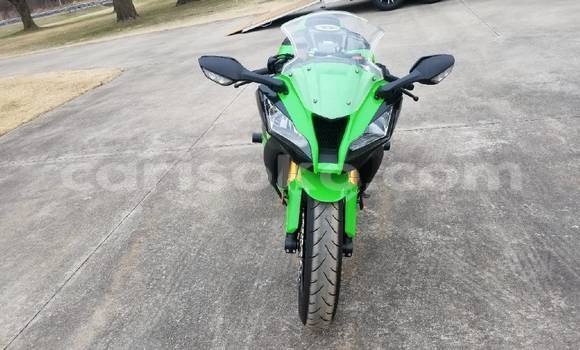 Buy Used Kawasaki ZX10R Green Bike in Kigali in Rwanda Buy Used Kawasaki ZX10R Green Bike in Kigali in Rwanda