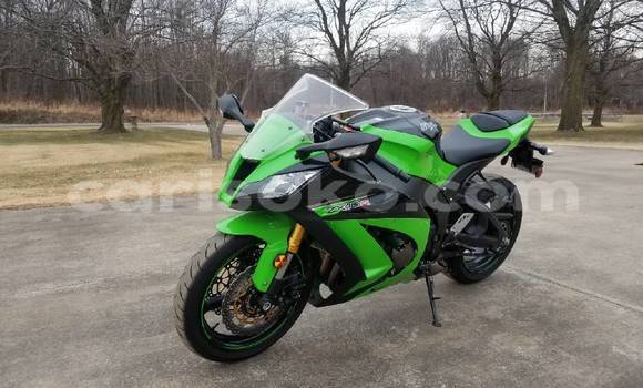 Buy Used Kawasaki ZX10R Green Bike in Kigali in Rwanda Buy Used Kawasaki ZX10R Green Bike in Kigali in Rwanda