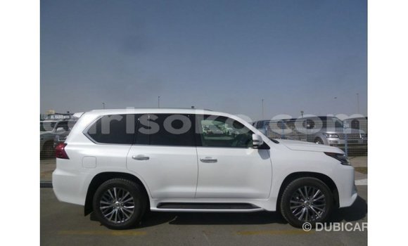 Acheter Import Voiture Lexus LX Blanc à Import - Dubai, Rwanda Acheter Import Voiture Lexus LX Blanc à Import - Dubai, Rwanda