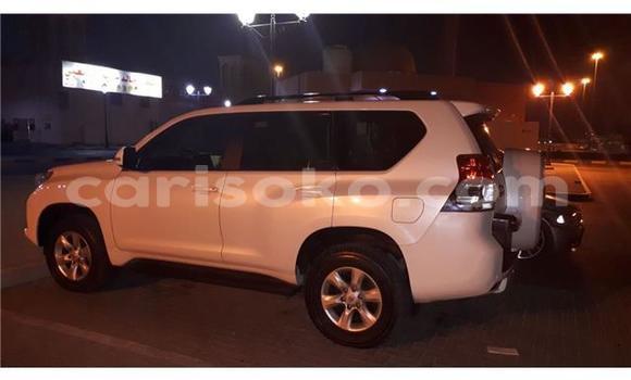 Acheter Occasion Voiture Toyota Land Cruiser Prado Blanc à Kigali au Rwanda Acheter Occasion Voiture Toyota Land Cruiser Prado Blanc à Kigali au Rwanda