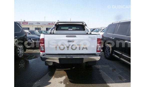 Acheter Import Voiture Toyota Hilux Blanc à Import - Dubai, Rwanda Acheter Import Voiture Toyota Hilux Blanc à Import - Dubai, Rwanda