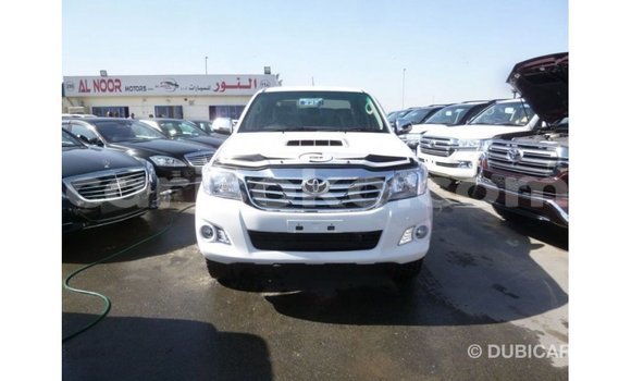 Acheter Import Voiture Toyota Hilux Blanc à Import - Dubai, Rwanda Acheter Import Voiture Toyota Hilux Blanc à Import - Dubai, Rwanda