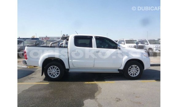 Acheter Import Voiture Toyota Hilux Blanc à Import - Dubai, Rwanda Acheter Import Voiture Toyota Hilux Blanc à Import - Dubai, Rwanda