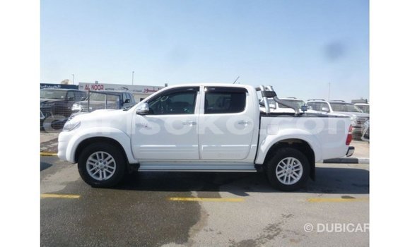 Acheter Import Voiture Toyota Hilux Blanc à Import - Dubai, Rwanda Acheter Import Voiture Toyota Hilux Blanc à Import - Dubai, Rwanda