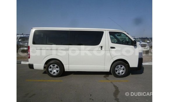 Acheter Import Voiture Toyota Hiace Blanc à Import - Dubai, Rwanda Acheter Import Voiture Toyota Hiace Blanc à Import - Dubai, Rwanda