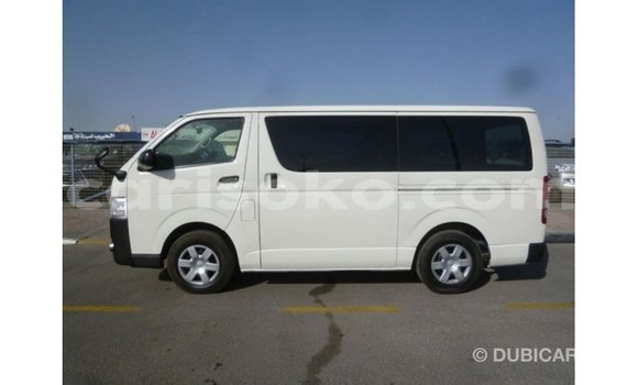 Acheter Import Voiture Toyota Hiace Blanc à Import - Dubai, Rwanda Acheter Import Voiture Toyota Hiace Blanc à Import - Dubai, Rwanda