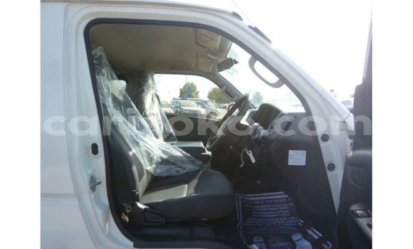 Acheter Import Voiture Toyota Hiace Blanc à Import - Dubai, Rwanda Acheter Import Voiture Toyota Hiace Blanc à Import - Dubai, Rwanda