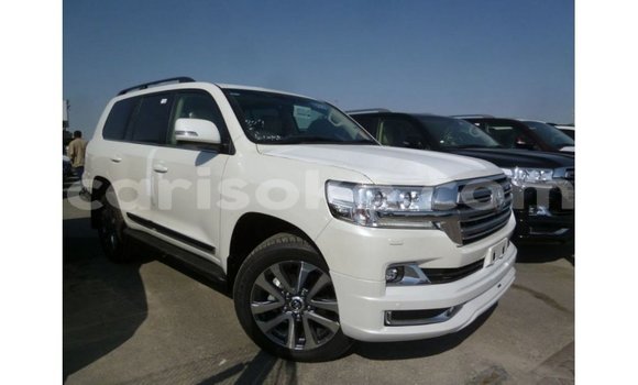 Buy Import Toyota Land Cruiser White Car in Import - Dubai in Rwanda Buy Import Toyota Land Cruiser White Car in Import - Dubai in Rwanda