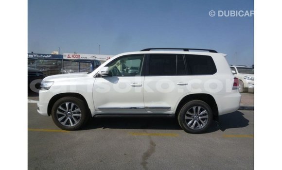 Buy Import Toyota Land Cruiser White Car in Import - Dubai in Rwanda Buy Import Toyota Land Cruiser White Car in Import - Dubai in Rwanda