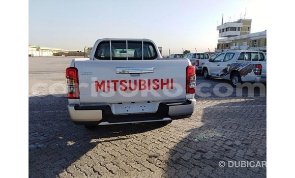 Acheter Import Voiture Mitsubishi L200 Blanc à Import - Dubai, Rwanda Acheter Import Voiture Mitsubishi L200 Blanc à Import - Dubai, Rwanda