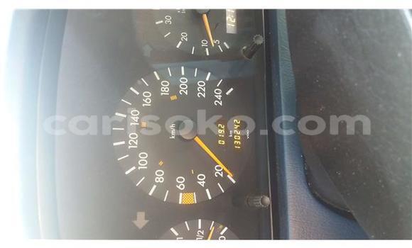 Sayi Na hannu Mercedes-Benz 190 Bleu Mota in Kigali a Rwanda Sayi Na hannu Mercedes-Benz 190 Bleu Mota in Kigali a Rwanda