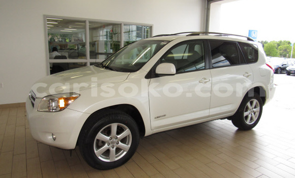Acheter Occasion Voiture Toyota RAV4 Blanc à Kigali, Rwanda Acheter Occasion Voiture Toyota RAV4 Blanc à Kigali, Rwanda