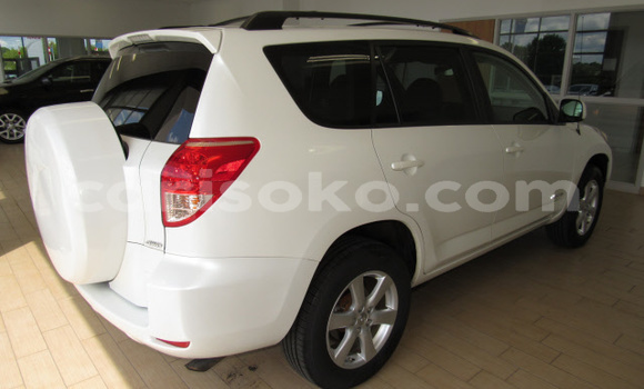Acheter Occasion Voiture Toyota RAV4 Blanc à Kigali, Rwanda Acheter Occasion Voiture Toyota RAV4 Blanc à Kigali, Rwanda