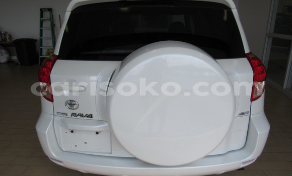 Acheter Occasion Voiture Toyota RAV4 Blanc à Kigali, Rwanda Acheter Occasion Voiture Toyota RAV4 Blanc à Kigali, Rwanda