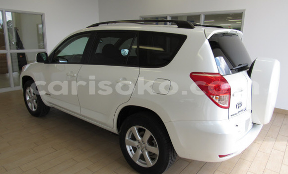 Acheter Occasion Voiture Toyota RAV4 Blanc à Kigali, Rwanda Acheter Occasion Voiture Toyota RAV4 Blanc à Kigali, Rwanda