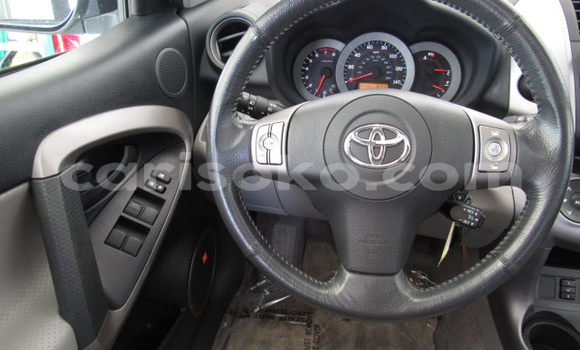 Acheter Occasion Voiture Toyota RAV4 Blanc à Kigali, Rwanda Acheter Occasion Voiture Toyota RAV4 Blanc à Kigali, Rwanda