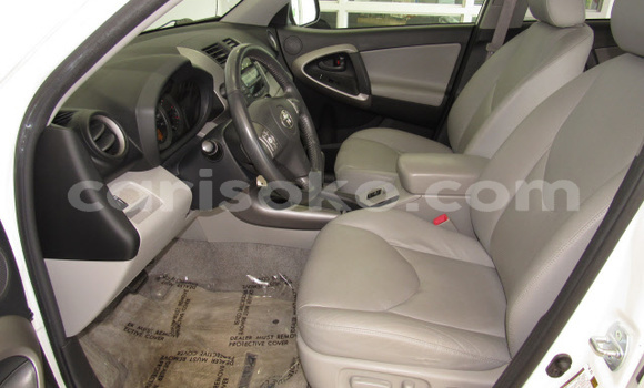 Acheter Occasion Voiture Toyota RAV4 Blanc à Kigali, Rwanda Acheter Occasion Voiture Toyota RAV4 Blanc à Kigali, Rwanda