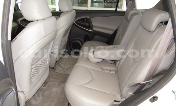 Acheter Occasion Voiture Toyota RAV4 Blanc à Kigali, Rwanda Acheter Occasion Voiture Toyota RAV4 Blanc à Kigali, Rwanda