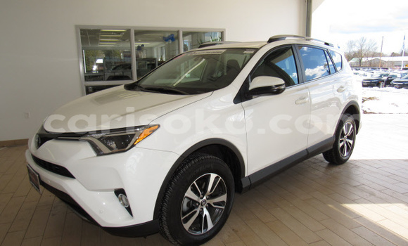 Acheter Occasion Voiture Toyota RAV4 Blanc à Kigali au Rwanda Acheter Occasion Voiture Toyota RAV4 Blanc à Kigali au Rwanda