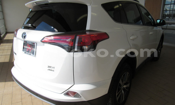 Acheter Occasion Voiture Toyota RAV4 Blanc à Kigali, Rwanda Acheter Occasion Voiture Toyota RAV4 Blanc à Kigali, Rwanda