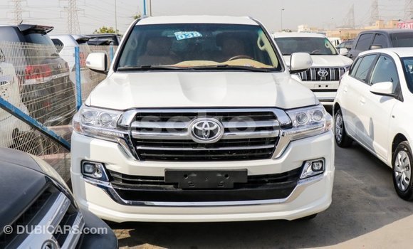 Acheter Import Voiture Toyota Land Cruiser Blanc à Import - Dubai, Rwanda Acheter Import Voiture Toyota Land Cruiser Blanc à Import - Dubai, Rwanda