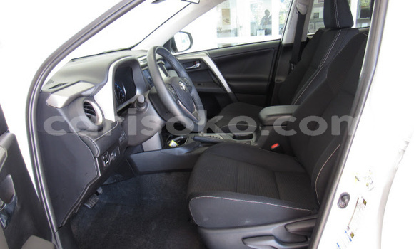 Acheter Occasion Voiture Toyota RAV4 Blanc à Kigali, Rwanda Acheter Occasion Voiture Toyota RAV4 Blanc à Kigali, Rwanda