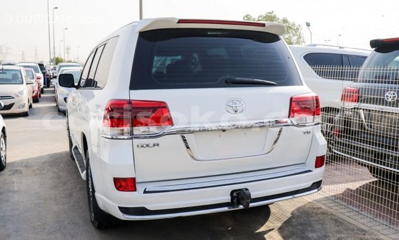 Acheter Import Voiture Toyota Land Cruiser Blanc à Import - Dubai, Rwanda Acheter Import Voiture Toyota Land Cruiser Blanc à Import - Dubai, Rwanda