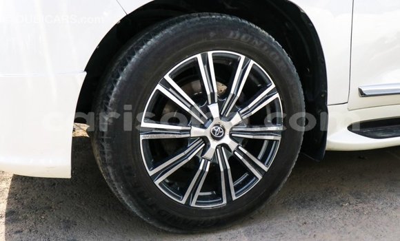 Acheter Import Voiture Toyota Land Cruiser Blanc à Import - Dubai, Rwanda Acheter Import Voiture Toyota Land Cruiser Blanc à Import - Dubai, Rwanda
