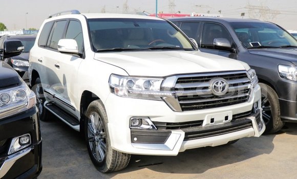 Sayi Imported Toyota Land Cruiser Blanc Mota in Import - Dubai a Rwanda Sayi Imported Toyota Land Cruiser Blanc Mota in Import - Dubai a Rwanda