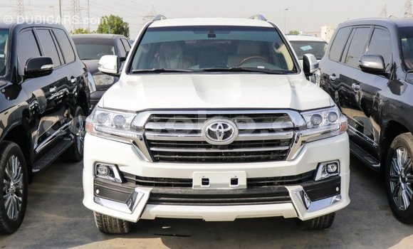 Sayi Imported Toyota Land Cruiser Blanc Mota in Import - Dubai a Rwanda Sayi Imported Toyota Land Cruiser Blanc Mota in Import - Dubai a Rwanda