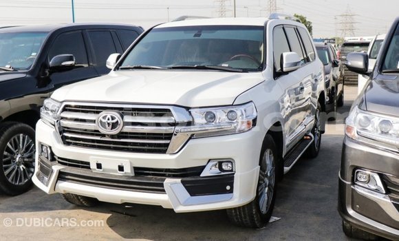 Sayi Imported Toyota Land Cruiser Blanc Mota in Import - Dubai a Rwanda Sayi Imported Toyota Land Cruiser Blanc Mota in Import - Dubai a Rwanda