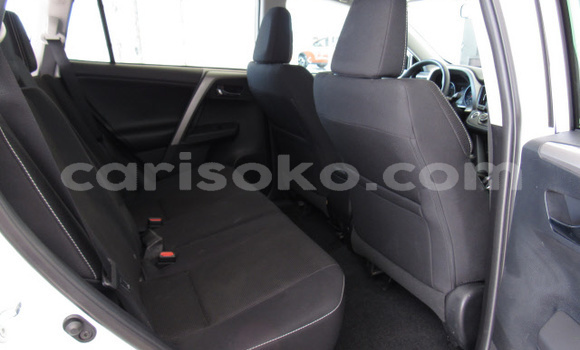 Acheter Occasion Voiture Toyota RAV4 Blanc à Kigali, Rwanda Acheter Occasion Voiture Toyota RAV4 Blanc à Kigali, Rwanda