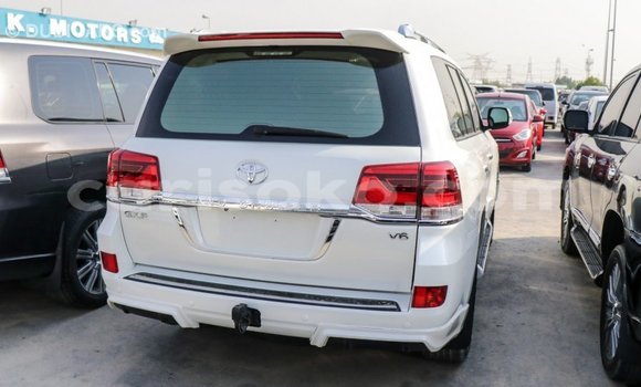 Sayi Imported Toyota Land Cruiser Blanc Mota in Import - Dubai a Rwanda Sayi Imported Toyota Land Cruiser Blanc Mota in Import - Dubai a Rwanda