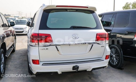 Sayi Imported Toyota Land Cruiser Blanc Mota in Import - Dubai a Rwanda Sayi Imported Toyota Land Cruiser Blanc Mota in Import - Dubai a Rwanda