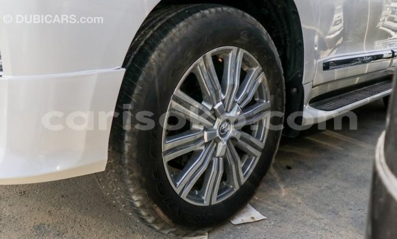 Sayi Imported Toyota Land Cruiser Blanc Mota in Import - Dubai a Rwanda Sayi Imported Toyota Land Cruiser Blanc Mota in Import - Dubai a Rwanda