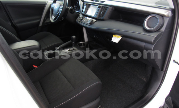 Acheter Occasion Voiture Toyota RAV4 Blanc à Kigali, Rwanda Acheter Occasion Voiture Toyota RAV4 Blanc à Kigali, Rwanda