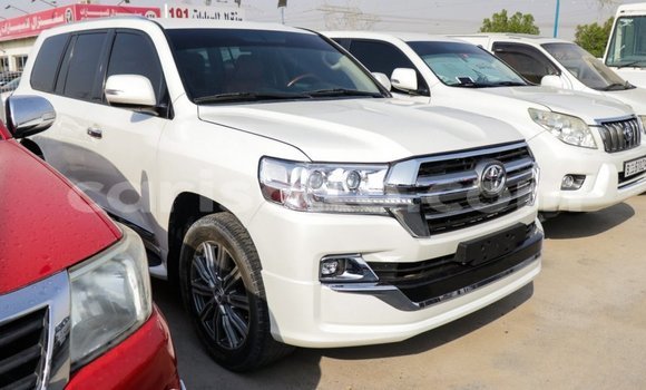 Acheter Import Voiture Toyota Land Cruiser Blanc à Import - Dubai, Rwanda Acheter Import Voiture Toyota Land Cruiser Blanc à Import - Dubai, Rwanda