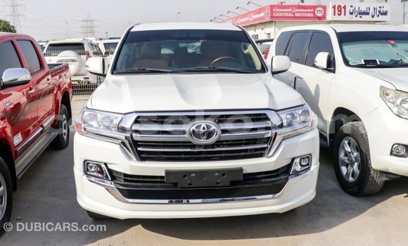 Acheter Import Voiture Toyota Land Cruiser Blanc à Import - Dubai, Rwanda Acheter Import Voiture Toyota Land Cruiser Blanc à Import - Dubai, Rwanda
