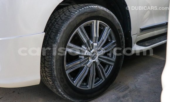 Acheter Import Voiture Toyota Land Cruiser Blanc à Import - Dubai, Rwanda Acheter Import Voiture Toyota Land Cruiser Blanc à Import - Dubai, Rwanda