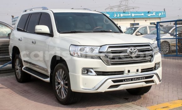 Acheter Import Voiture Toyota Land Cruiser Blanc à Import - Dubai, Rwanda Acheter Import Voiture Toyota Land Cruiser Blanc à Import - Dubai, Rwanda