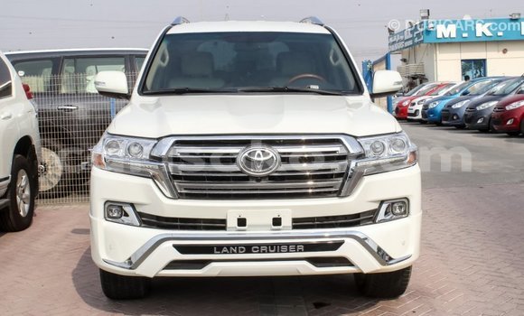 Acheter Import Voiture Toyota Land Cruiser Blanc à Import - Dubai, Rwanda Acheter Import Voiture Toyota Land Cruiser Blanc à Import - Dubai, Rwanda