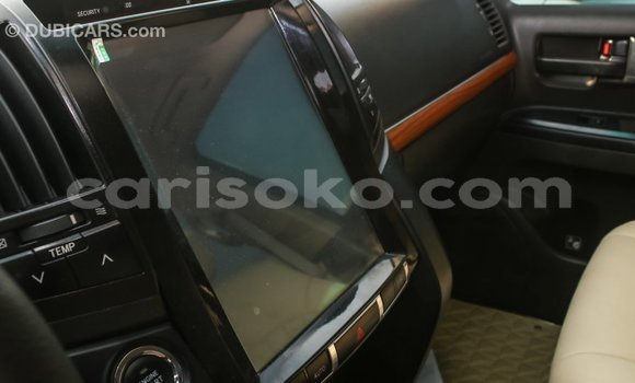 Acheter Import Voiture Toyota Land Cruiser Blanc à Import - Dubai, Rwanda Acheter Import Voiture Toyota Land Cruiser Blanc à Import - Dubai, Rwanda