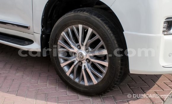 Acheter Import Voiture Toyota Land Cruiser Blanc à Import - Dubai, Rwanda Acheter Import Voiture Toyota Land Cruiser Blanc à Import - Dubai, Rwanda