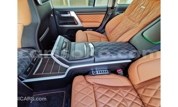 Acheter Import Voiture Toyota Land Cruiser Noir à Import - Dubai, Rwanda Acheter Import Voiture Toyota Land Cruiser Noir à Import - Dubai, Rwanda