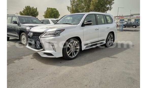 Acheter Import Voiture Lexus LX Blanc à Import - Dubai, Rwanda Acheter Import Voiture Lexus LX Blanc à Import - Dubai, Rwanda