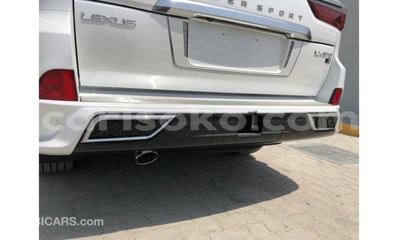 Acheter Import Voiture Lexus LX Blanc à Import - Dubai, Rwanda Acheter Import Voiture Lexus LX Blanc à Import - Dubai, Rwanda