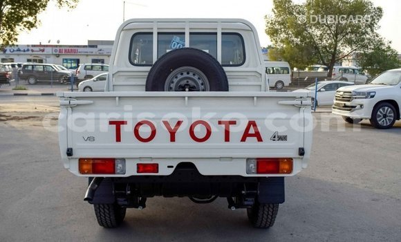 Acheter Import Voiture Toyota Land Cruiser Blanc à Import - Dubai, Rwanda Acheter Import Voiture Toyota Land Cruiser Blanc à Import - Dubai, Rwanda