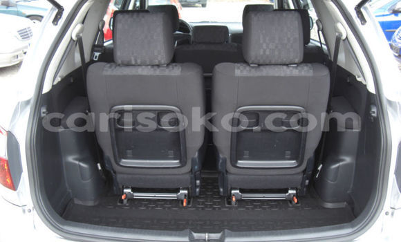 Sayi Na hannu Toyota Avensis Verso Gris Mota in Huye a Rwanda Sayi Na hannu Toyota Avensis Verso Gris Mota in Huye a Rwanda